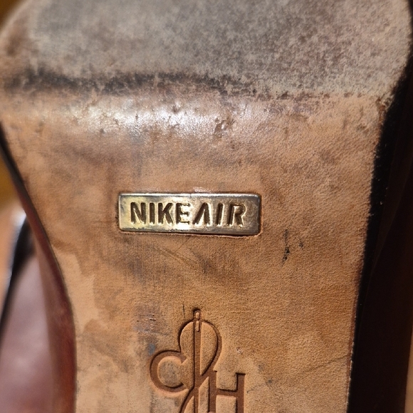 Elegant Brown Peep-Toe Heels - Picture 4 of 9